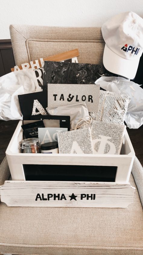 Big Little Sorority Baskets, Sorority Big Little Reveal Baskets, Big And Little Baskets, Big Little Bed Decorating, Big Little Basket Theme, Big Lil Baskets, Boho Big Little Basket, Sorority Big Little Baskets, Big Little Baskets