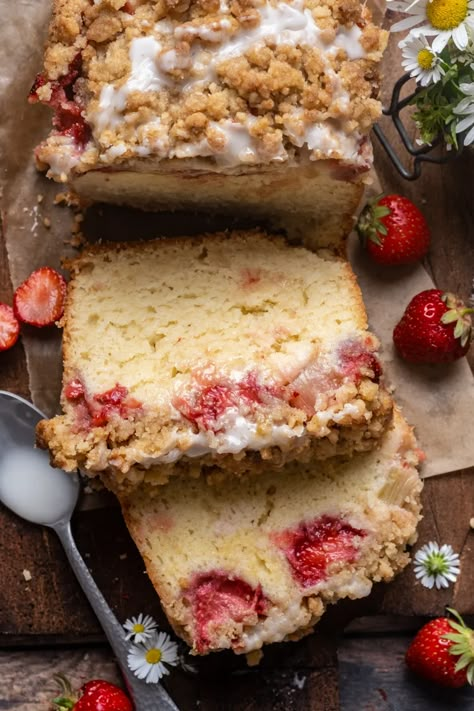 Vegan Strawberry Rhubarb, Strawberry Rhubarb Cake, Strawberry Rhubarb Recipes, Spring Recipes Dessert, Rhubarb Desserts, Vegan Baking Recipes, Rhubarb Cake, Rhubarb And Custard, Summer Baking