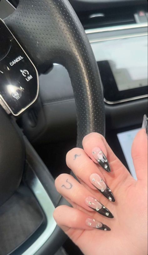 Loren Gray Instagram, Stilleto Nails Designs, Gray Instagram, Black Stiletto Nails, Black French Tips, Sassy Nails, Baby Nails, 15 June, Gray Nails