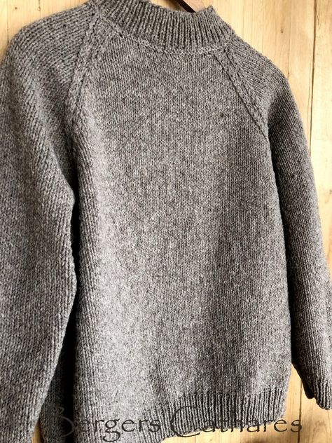 Réalisez un pull entièrement grâce à ces explications gratuites offertes par les Bergers Cathares. Pull manche raglan basique à tricoter en pure laine vierge Pull Grosse Maille, Pull Oversize, Crochet Diy, Diy Crochet, Crochet Stitches, Knit Crochet, Couture, Knitting, Crochet