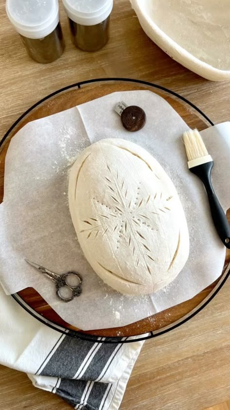 @grateful_loaf | Some of my favorite loaves. If you asked me six months ago if I wanted to bake bread, I would have said never. Bread always intimidated me.... | Instagram Sourdough Score, Sourdough Designs, Bread Scoring Patterns, Sourdough Scoring, In Love With The Process, Bread Scoring, Bread Designs, Sourdough Starter Discard Recipe, Homemade Sourdough Bread