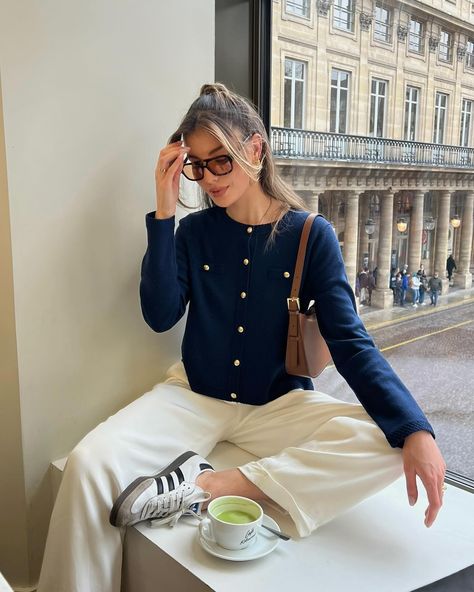 Elisa Levallois (@elisalevallois) • Instagram photos and videos Blue Tweed Jacket Outfit, Tweed Jacket Outfit Casual, Tweed Jacket Outfit, Blue Tweed Jacket, Tweed Sweater, Modest Casual Outfits, Skandinavian Fashion, Casual College Outfits, Blue Tweed