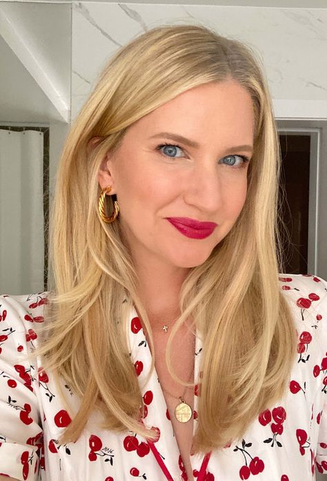 Blake Lively Red Lipstick, Red Lipstick Makeup Looks Blonde, Everyday Red Lipstick Casual, Red Lipstick For Blondes Blue Eyes, Summer Red Lip Makeup, Berry Lipstick For Fair Skin, Best Lipstick Color For Fair Skin Blonde Hair, Natural Makeup With Red Lipstick, Best Red Lipstick For Blondes