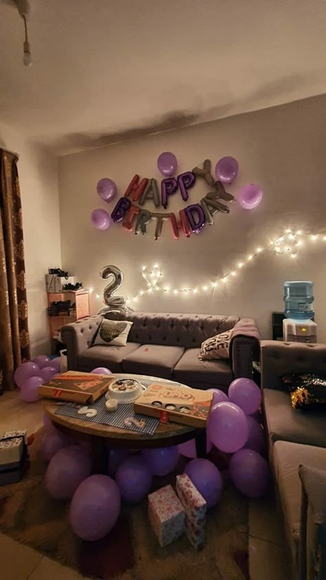 Lavender Aesthetic Birthday Party, Cosy Birthday Ideas, Lavender Bday Decoration, Lavender Birthday Aesthetic, Small Birthday Party Aesthetic, Small 15 Birthday Party Ideas, Lilac Birthday Decorations, Lowkey Birthday Ideas, Lilac Birthday Party Ideas