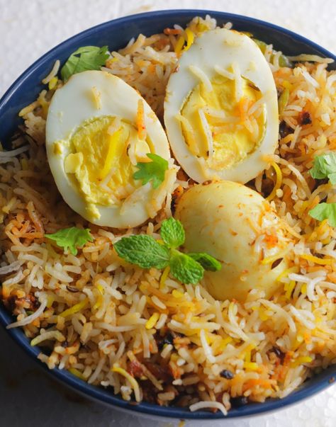 Another simple recipe for Biryani lovers, Egg Dum Biryani is a simple Hyderabadi recipe. Here is a detailed recipe with images and a video. Egg Biryani Recipe Indian, Egg Biryani Recipe, Chicken Dum Biryani Recipe, Rajasthani Recipes, Punjabi Recipes, Egg Biryani, Raw Jackfruit, Bengali Recipes, Restaurant Style Recipes