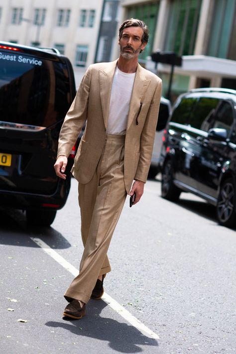 The Best Street Style from the London Fashion Week Men’s Spring/Summer 2020 Shows | GQ Richard Biedul, Beach Formal, London Fashion Week Mens, Mens Fashion Business, Men Fashion Show, Mens Fashion Photography, New York Mens, Mens Spring Fashion, Mens Fashion Jeans