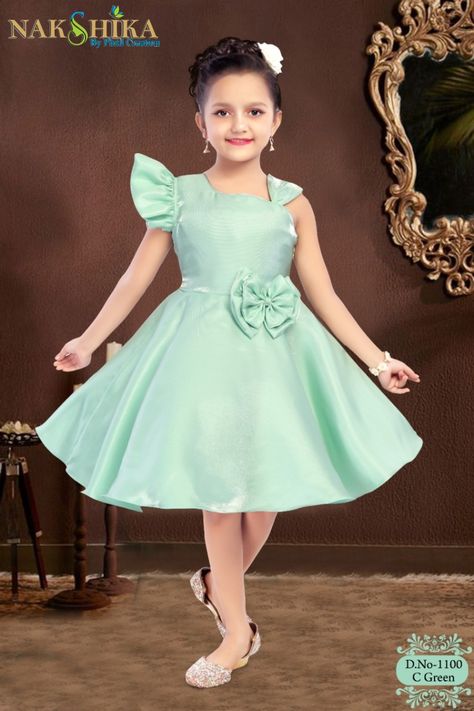 Party Frocks For Kids, Mini Gown Styles, Frock For Kids, Frocks For Kids, Classy Short Dresses, Kids Party Wear Dresses, Kids Blouse Designs, Princess Flower Girl Dresses