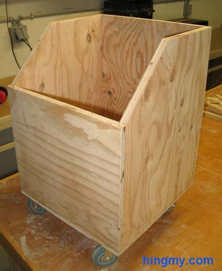 How to build a wood waste bin Wood Storage Ideas, Scrap Wood Storage, Storage Workshop, Wood Bin, Woodworking Quotes, Woodworking Garage, Lumber Storage, Toy Bin, Woodworking Desk