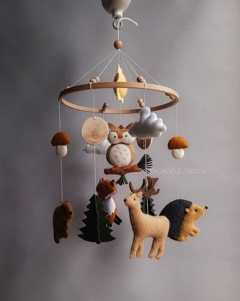 Baby Mobile Woodland Boy and Girl Bear Baby Mobile Woodland - Etsy Crib Mobile Arm, Cat Mobile, Animal Baby Room, Woodland Nursery Boy, Mobile Hanger, Woodland Nursery Theme, Forest Baby, Baby Room Inspiration, Mobile Baby