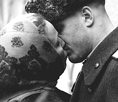 GIF: Tommy as Leo Demidov & Noomi Rapace - Child 44 (2015) / TH0068 Tom Hardy Kiss Gif, Tom Hardy Kiss, Naomi Rapace, Tom Hardy Children, Tom Hardy Gif, Tom Hardy Photos, Jason Clarke, Noomi Rapace, Joel Kinnaman