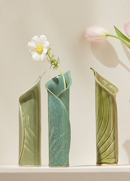 Hosta Bud Vases by Kim Cutler (Ceramic Vase) Slab Built Pottery, Pottery Class Ideas, Slab Ceramics, Beginner Pottery, Ceramic Projects, Pottery Projects, Pottery Workshop, Pottery Vases, Pottery Handbuilding