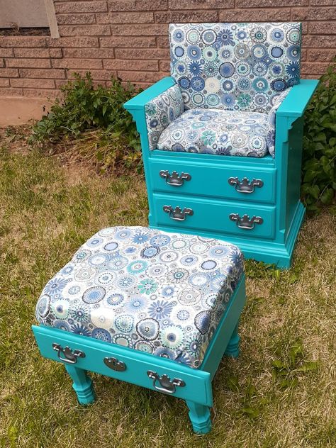 Nightstand Chair, Diy Furniture Renovation, Foot Stool, Furniture Renovation, Repurposed Furniture Diy, Refurbished Furniture, Furniture Makeover Diy, Printable Diy, Recycled Furniture