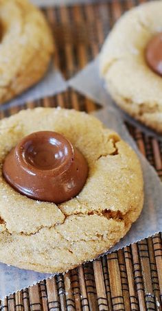 Perfect peanut butter cookies: soft, chewy, with brownie-like texture, and crackles on top! These will melt in your mouth! With gooey and chewy chocolate caramel candy, Rolos! Cookies With Rolos, Peanut Butter Cookies Soft, Peanut Butter Surprise, Chocolate Caramel Candy, Surprise Cookies, Rolo Cookies, Surprise Cookie, Best Peanut Butter Cookies, Cookies Soft