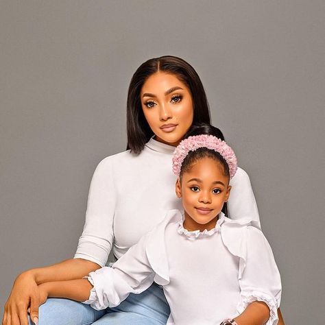 Mommy And Daughter Poses, Mommy Photoshoot, Mother And Daughter Photoshoot, Daughter Fashion, Black Love Quotes, Black Motherhood, Mom Daughter Outfits, Daughter Outfits, Mother Daughter Fashion