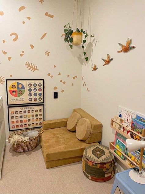 Montessori Peace Corner Ideas, Calming Corner Bedroom, Peace Corner Montessori, At Home Calm Down Corner, Montessori Calm Down Corner, Kids Quiet Corner, Kids Calming Corner At Home, Toddler Calming Corner, Time In Corner