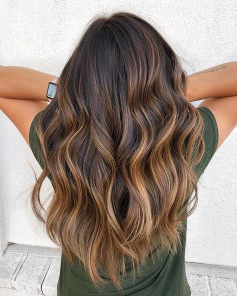 Balayage Caramel, Rambut Brunette, Brown Ombre Hair, Fall Hair Color Trends, Hair Color Caramel, Caramel Hair, Hair Color Light Brown, Brown Hair Balayage, Low Lights Hair