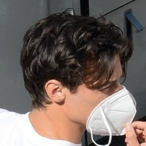 Harry Styles Hair, Harry Styles Pictures, Harry Styles Photos, Harry Edward Styles, Style Crush, Edward Styles, Boy Hairstyles, On Set, Haircuts For Men