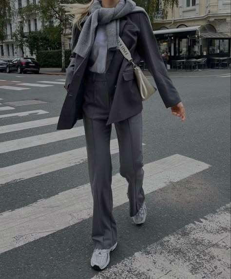 Outfit New Balance, Grey Clothing, Mood Vibes, New Balance Outfit, Autumn Street Style, Mood Board Fashion, 가을 패션, Autumn Outfit, Fancy Outfits