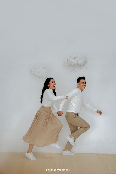 Prenup Couple Outfit, Studio Prenup Outfit Ideas, Pre Nup Attire Ideas, Bridesmaid Prenup Outfit, Korean Prenup Outfit, Cute Prenup Ideas, Coffee Shop Prenup Outfit Ideas, Studio Prenup Shoot Ideas Philippines, Pre Nup Photoshoot Photo Ideas