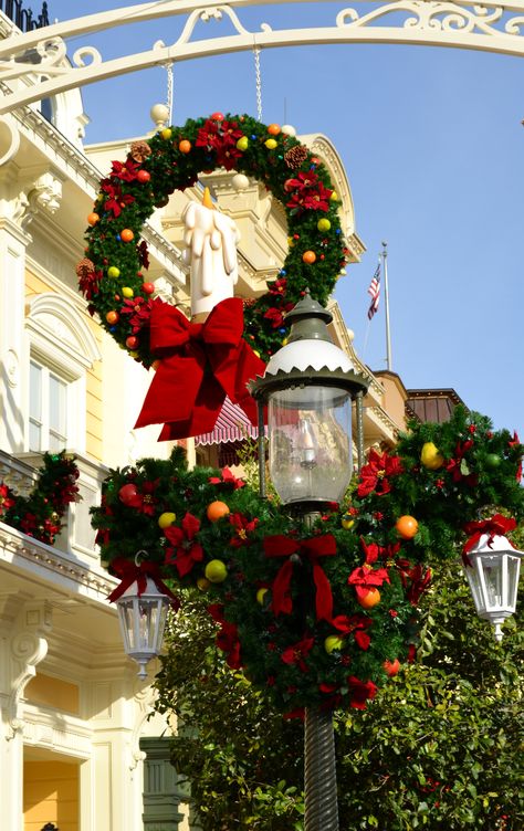 Magic Kingdom at Christmastime is magical // Walt Disney World Magic Kingdom Christmas, Disney World Pictures, Christmas Pics, Disney Christmas, Christmas Pictures, Magic Kingdom, Disney Parks, Walt Disney World, Disney World