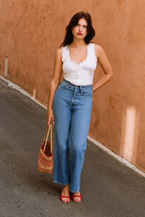 Parisian Summer, Romantic Tops, Quoi Porter, Romantic Blouses, White Lace Top, Feminine Outfit, French Girl, Mode Inspiration, Looks Vintage