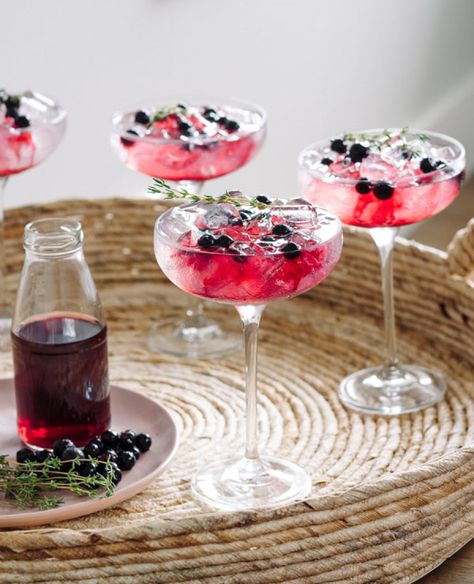 Blackcurrant Gin Bramble | Toast Blackcurrant Drink, Bramble Recipe, Bramble Cocktail, Gin Recipes, Gin Drinks, Cocktail Ingredients, Winter Drinks, Black Currant, Christmas Cocktails