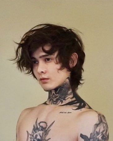 Tim Henson, Old Tattoos, Funky Hairstyles, How To Look Handsome, Neck Tattoo, Pretty Makeup, Color Rosa, Hair Inspo, Hair And Nails