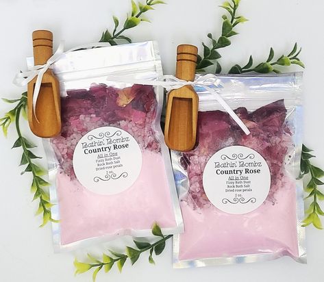 All in One Fizzy Bath Dust/ Bath Rock Salt/Dried Rose Petals with Wooden Scoop Gift ideas/Bridal Showers/Wedding Favors/Baby Shower Enjoy simple bath bomb dust. Great for gifts, wedding showers, baby showers, birthdays, or simply just because you love it. Bath Bomb Dust Scent: Rose Scented with Rock bath Salt and rose petals Bath Salt Packaging, Bubble Bath With Rose Petals, Bath Salts Packaging Ideas, Bubble Bath Rose Petals, Bath Bomb Package Ideas, Bath Rose Petals, Bath Rocks, Bath Bomb Packaging, Bath Salts Gift