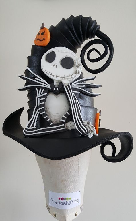 Nightmare Before Christmas Top Hat, Crazy Hats Ideas, Crazy Hat Ideas, Halloween Hats Diy, Diy Christmas Hats, Neon Unicorn, Halloween Hair Accessories, Crazy Hat, Nightmare Before Christmas Decorations