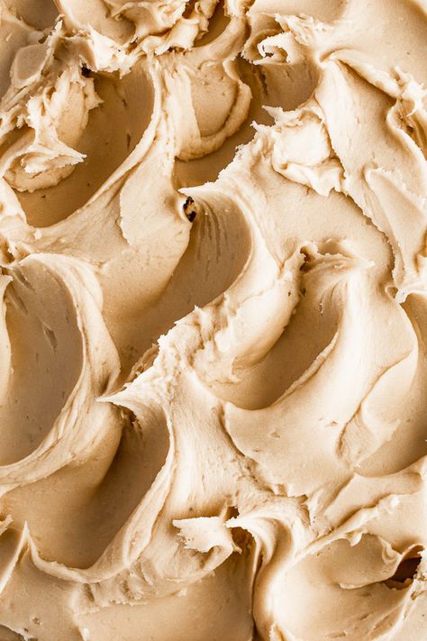 Penuche Frosting, Burnt Sugar Cake, Easy Icing Recipe, Brown Sugar Icing, Brown Sugar Frosting, Brown Sugar Cakes, Frosting Recipes Easy, Cake Filling, Holiday Desserts Table