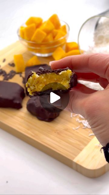 Mango Chocolate Dessert, Low Carb Healthy Recipes, Mango Candy, Mango Chocolate, Candy Bar Recipe, Low Carb Healthy, Chocolate Bar Molds, Bar Recipe, Healthy Low Carb Recipes