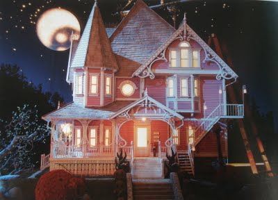 Coraline's House. Wow is all I can say great set design!!! Coraline Jones Aesthetic, Pink Palace Coraline, Pink Palace Apartments, Coraline House, Jones Aesthetic, The Pink Palace, Coraline Art, Coraline Movie, Coraline Aesthetic