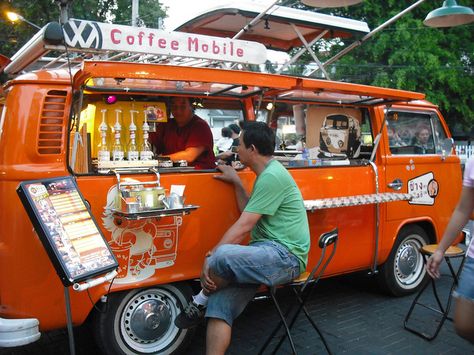 gratuitous kombi shot Vw Bus Coffee Shop, Coffee Bus, Coffee Mobile, Kombi Food Truck, Mobile Cafe, Kombi Motorhome, Mobile Coffee Shop, Coffee Van, Food Van