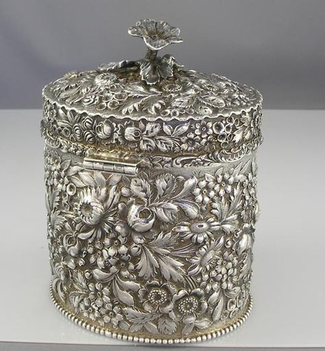 Maria Elena, Antique Silverware, Silver Tea, Tea Tins, Teapots And Cups, Antique Tea, Tea Caddy, Tea Service, Silver Box