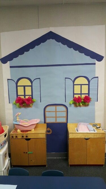 Dramatic Play Decorating Ideas, House Dramatic Play Ideas, Family Dramatic Play, House Area Preschool, Dramatic Play House Ideas, Home Dramatic Play Preschool, Dramatic Play Backdrop, Dramatic Play Organization, House Center Preschool