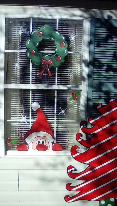 Santa and wreath painted with acrylic paint Santa Window Painting, Window Crismas Paint, Santa’s Workshop Front Door, Santa Claus Window Painting, Christmas Art Painting Acrylic On Windows, Santa Peeking In Window, Paintings Christmas, Diy Christmas Window, Christmas Mirror