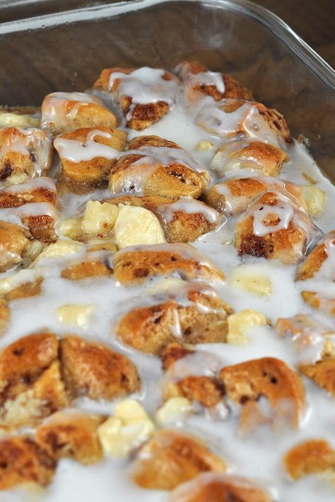 If you are looking for a delicious treat for breakfast, I highly recommend this Cream Cheese Cinnamon Roll Casserole oven recipe. Yum! Cinnamon Rolls Casserole Easy, Breakfast Crescent Roll Recipes, Roll Desserts, Crescent Roll Dessert, Crescent Breakfast, Crescent Roll Breakfast Recipes, Breakfast Dessert Recipes, Cinnamon Roll Casserole, Cinnamon Roll Bake