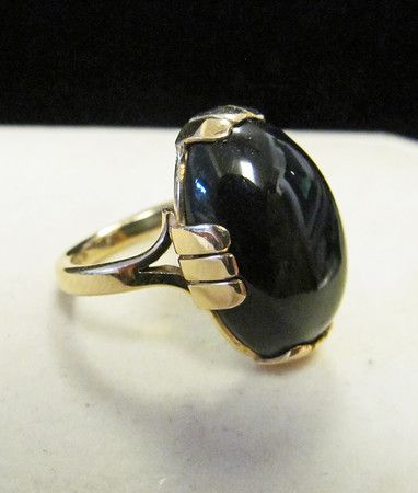 Ming's Black Jade or Onyx Ring Black Jade, Vintage Soul, Jade Jewelry, Onyx Ring, Luxury Accessories, Onyx, Jade, Hawaii, Gemstone Rings