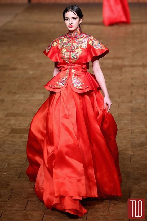 China-Fashion-Week-Spring -2015-Zhan-Zhifeng (6) Manhwa Clothes, China Fashion Week, Feminine Casual, Modern Cheongsam, Chinese Wedding Dress, Weird Fashion, Miuccia Prada, Couture Week, Fantasy Dress