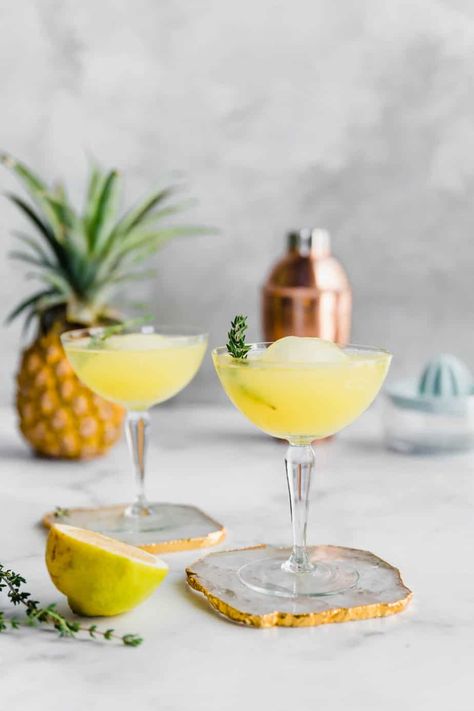 Pineapple Ginger Beer Cocktail, Ginger Mint Cocktail, Gin And Ginger Beer, Cocktails With Ginger Beer, Ginger Beer Cocktail Recipes, Quick Cocktails, Pineapple Gin, Pineapple Gin Cocktail, Beer Cocktail