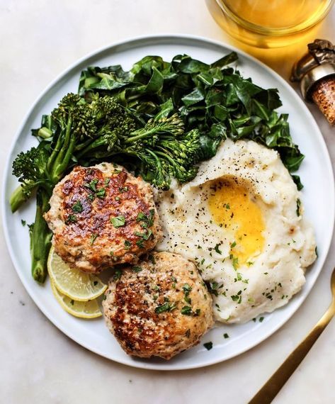 Rosemary Lemon Chicken, Lemon Chickpea, Aip Dinner, Chickpea Patties, Parmesan Cauliflower, Lemon Rosemary Chicken, Plats Healthy, Cauliflower Mash, Mash Recipe