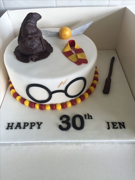 Diy Harry Potter Cake, Harry Potter Theme Birthday Party, Harry Potter Theme Cake, Pink Cakes, Harry Potter Theme Birthday, 14th Birthday Cakes, Harry Potter Birthday Cake, 17 Birthday, Harry Potter Glasses