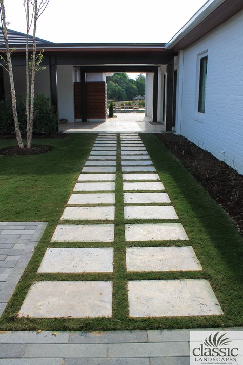 Front Yard Walkway Ideas, Yard Walkway Ideas, Diy Front Yard, Front Yard Walkway, Yard Walkway, Step Stones, Walkway Ideas, House Outer Design, Small Front Yard Landscaping