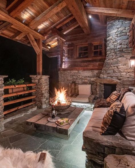 luxury.chalets.collection on Instagram: "Cozy vibes in Verbier 🥰️ The snow is back in the Alps, so what better than an open fireplace to warm up after a day on the pistes? 📸 @yves.garneau - #verbier #verbierchalet #verbierchalets #swisschalets #swissalps #loghomes #luxurymountainhome #luxurychalet #openfireplace #cozyvibes #cozyinteriors #balcony #winterhomes #winterinteriors #luxuryinteriors #rusticmodern #luxuryrustichomes #traditionalchalet #stonebuilt #stonefireplace" Swiss Cabin, Rustic Chalet, Swiss House, Winter Lodge, Cabin Porch, Log Cabin Living, Porch Life, Million Dollar House, Rustic Log Cabin