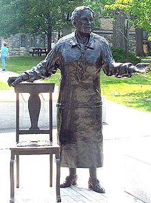 Emily Murphy - recognition women are persons under the law Emily Murphy, Feminist Men, I Am Canadian, Wise Women, Interesting People, Great Women, Bronze Statue, Abstract Sculpture, Womens Rights