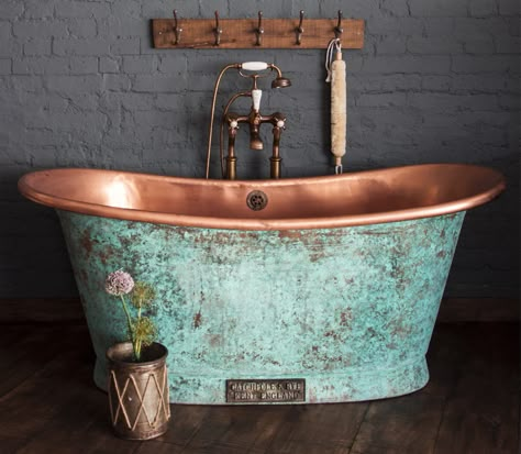 Copper Bathtubs: Turning Your Bathroom into an Antique Paradise Copper And White Bathroom, Copper Bathtub Bathroom, Copper Room Ideas, Green And Copper Bathroom Ideas, Cooper Tub, Copper Bathroom Ideas, Cool Bathrooms, Copper Bath Tub, Chanel Interior