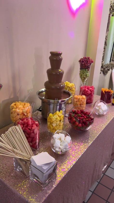 Chocolate Fountain Party Ideas, Fruit Table With Chocolate Fountain, Sweet 16 Fruit Platter, Chocolate Fountain Set Up, Sweet 16 Food Table, Fruit Table Ideas Birthday, Grad Party Dessert Table Ideas, Chocolate Fountain Table, Grad Party Dessert Table