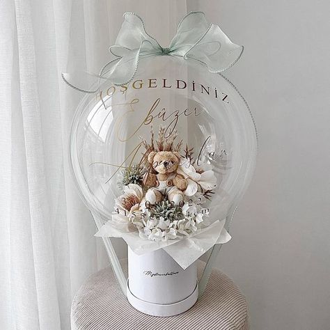 Graduation Balloon Ideas, Hot Air Balloon Bouquet, Floral Hot Air Balloon, Balloon Bouquet Diy, Baby Bouquet, Happy Balloons, Bubble Gift, Baby Shower Deco, Floral Balloons