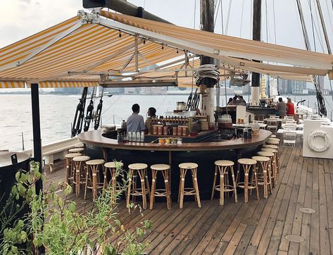 Booze With Views: The 10 Best Waterfront Bars In NYC Outdoor Wine Bar, Boat Restaurant, Boat Bar, Container Cafe, Restaurant Patio, Cozy Home Office, Outdoor Cafe, Waterfront Restaurant, Photo Store