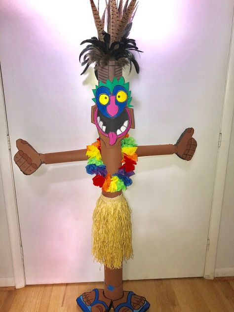 Tiki Boxes Diy, Diy Tiki Totem Pole, Diy Tiki Decorations, Tiki Craft, African Art Projects, Hawaiian Crafts, Tiki Head, Girl Parties, Stitch Birthday